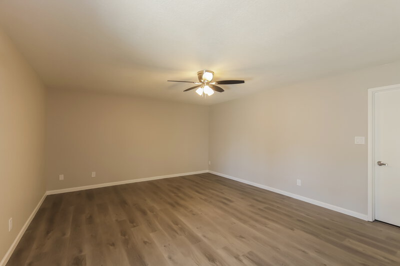 2,335/Mo, 3945 W Meadow Dr Glendale, AZ 85308 Living Room View 4