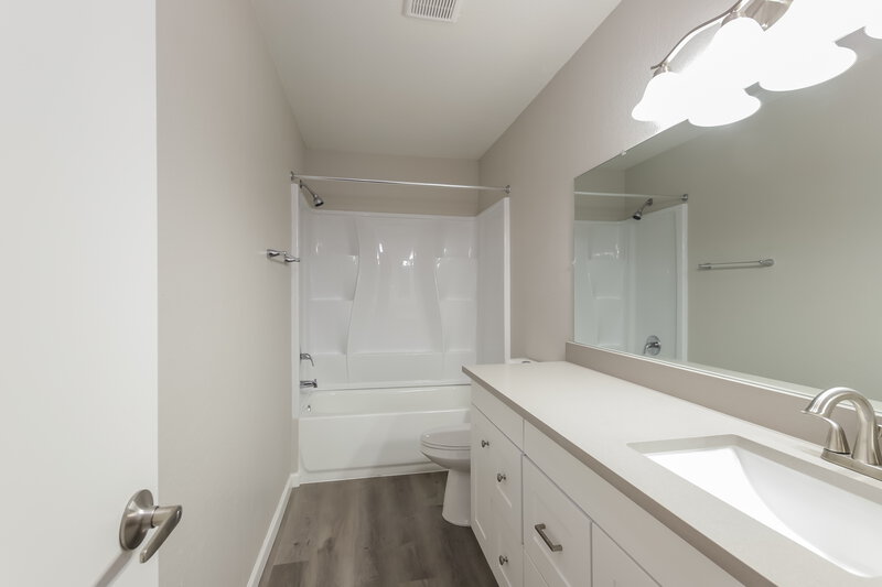 2,335/Mo, 3945 W Meadow Dr Glendale, AZ 85308 Bathroom View