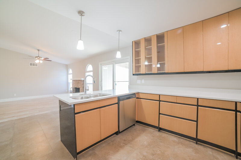 2,570/Mo, 631 W Lindner Ave Mesa, AZ 85210 Kitchen View