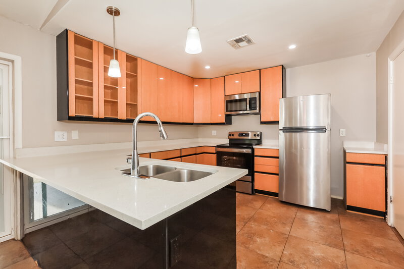 2,735/Mo, 631 W Lindner Ave Mesa, AZ 85210 Kitchen View