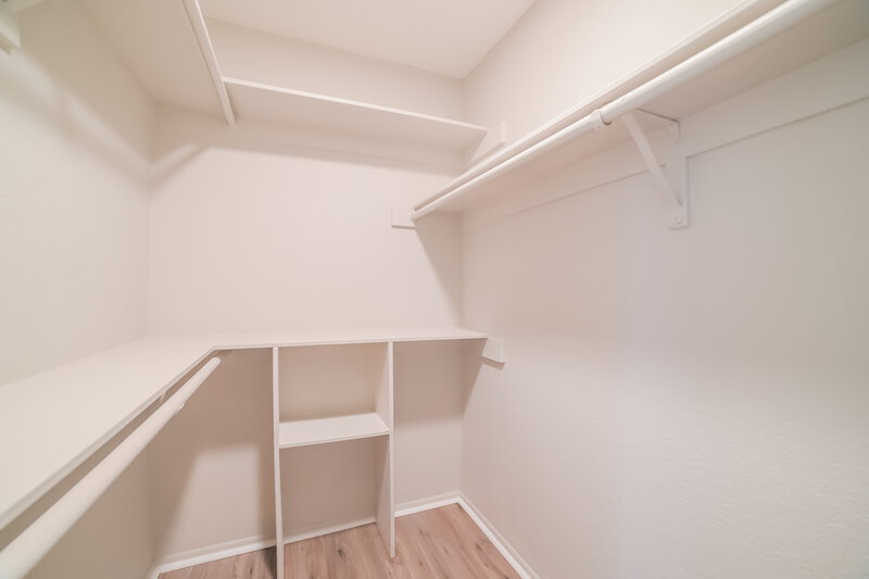 2,570/Mo, 631 W Lindner Ave Mesa, AZ 85210 Walk In Closet View