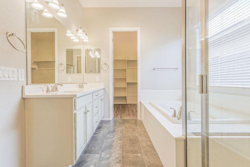 2,755/Mo, 22345 S 227th Way Queen Creek, AZ 85142 Main Bathroom View