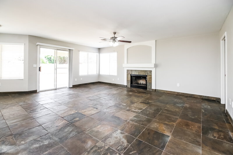 2,515/Mo, 927 E Glenmere Dr Chandler, AZ 85225 Living Room View 2