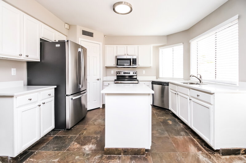 2,515/Mo, 927 E Glenmere Dr Chandler, AZ 85225 Kitchen View