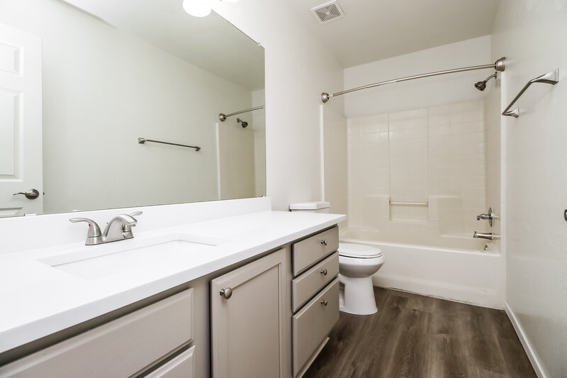 2,515/Mo, 927 E Glenmere Dr Chandler, AZ 85225 Bathroom View