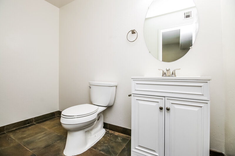 2,515/Mo, 927 E Glenmere Dr Chandler, AZ 85225 Bathroom View 2