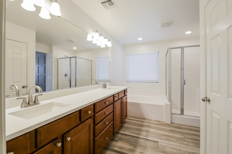 2,960/Mo, 27424 N 54th Ln Phoenix, AZ 85083 Main Bathroom View