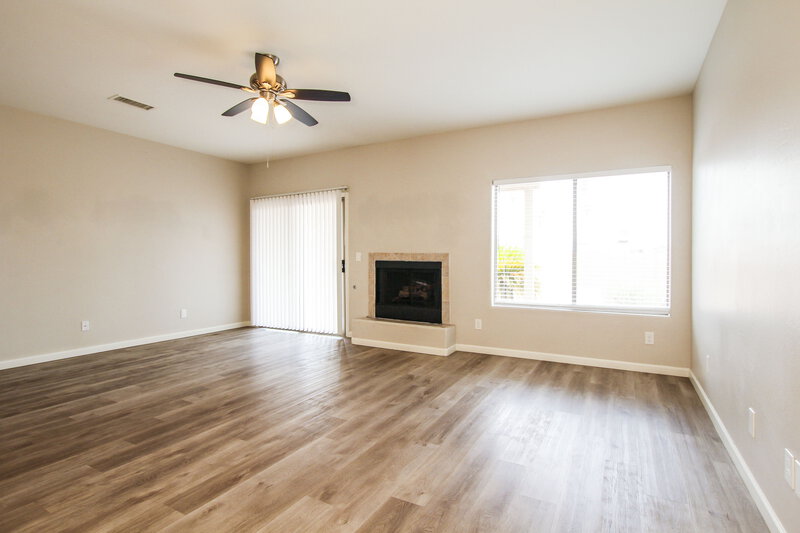 2,340/Mo, 1211 E Winter Dr Phoenix, AZ 85020 Living Room View