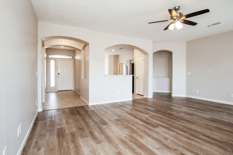 2,340/Mo, 1211 E Winter Dr Phoenix, AZ 85020 Living Room View 2