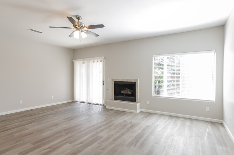 3,020/Mo, 1211 E Winter Dr Phoenix, AZ 85020 Living Room View 2