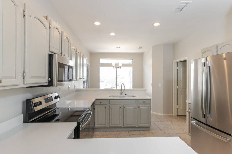 3,020/Mo, 1211 E Winter Dr Phoenix, AZ 85020 Kitchen View