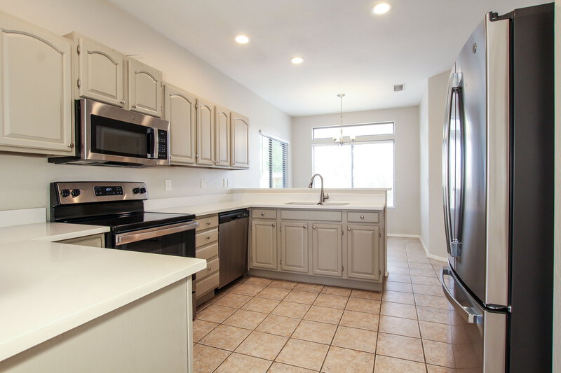 2,340/Mo, 1211 E Winter Dr Phoenix, AZ 85020 Kitchen View