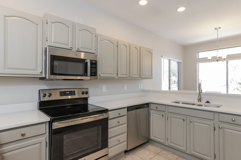 3,020/Mo, 1211 E Winter Dr Phoenix, AZ 85020 Kitchen View 2