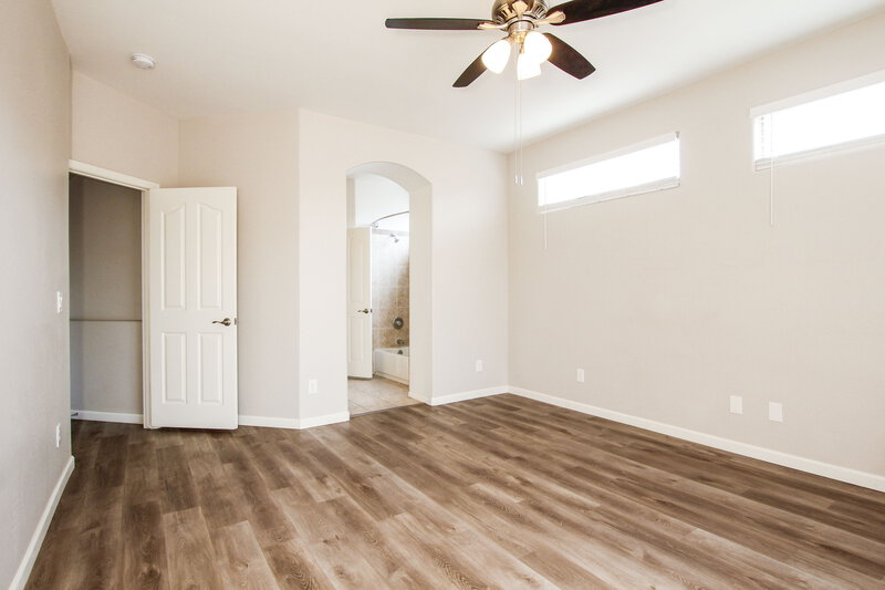 2,340/Mo, 1211 E Winter Dr Phoenix, AZ 85020 Main Bedroom View
