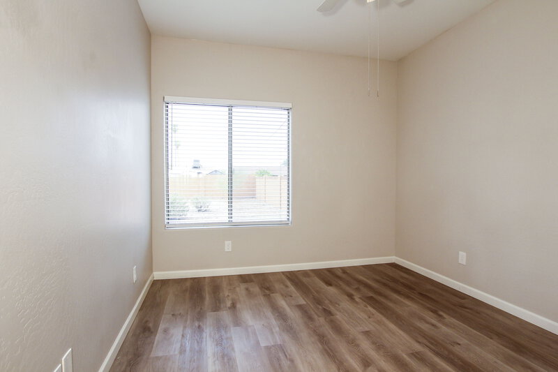 2,340/Mo, 1211 E Winter Dr Phoenix, AZ 85020 Main Bedroom View 2