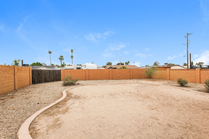 2,340/Mo, 1211 E Winter Dr Phoenix, AZ 85020 Rear View