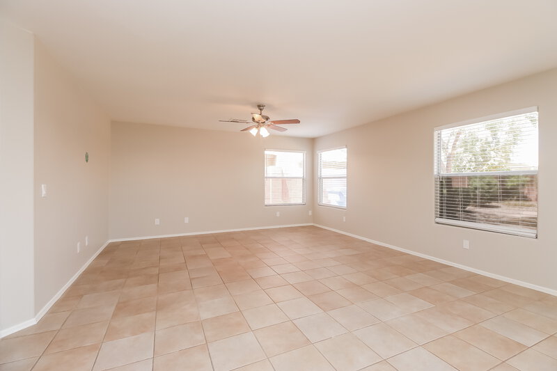 2,745/Mo, 1036 W Olive Ave Gilbert, AZ 85233 Living Room View 2