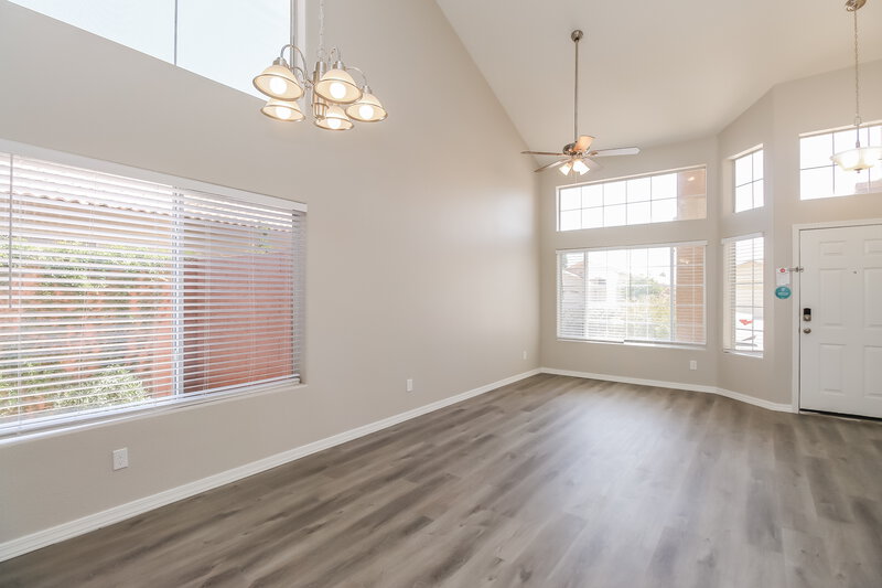 2,745/Mo, 1036 W Olive Ave Gilbert, AZ 85233 Dining Room View