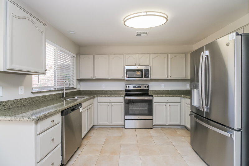 2,745/Mo, 1036 W Olive Ave Gilbert, AZ 85233 Kitchen View 2