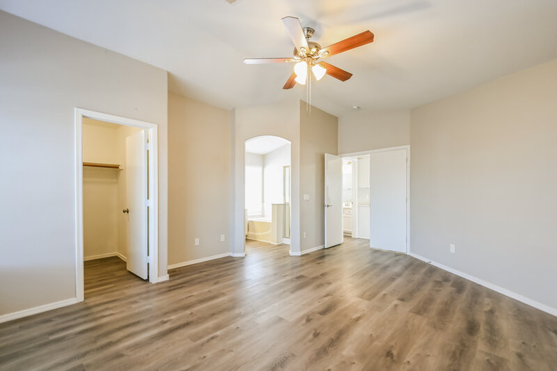 2,655/Mo, 1036 W Olive Ave Gilbert, AZ 85233 Main Bedroom View 2