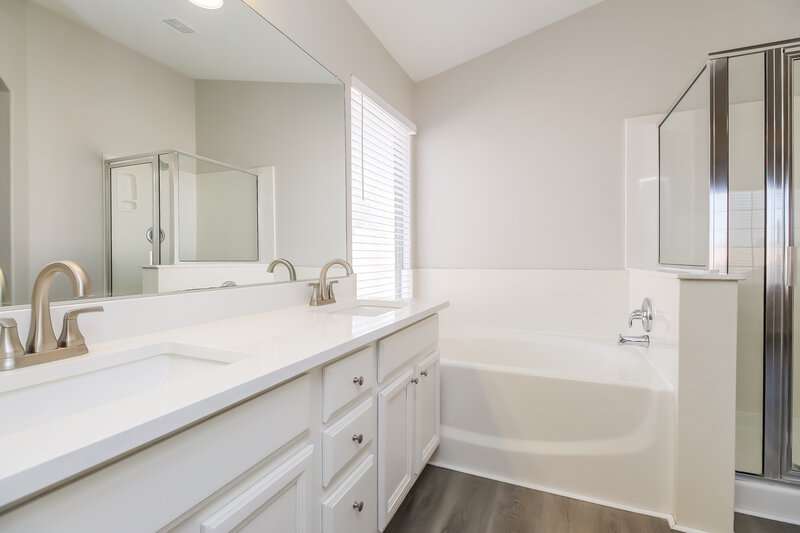 2,745/Mo, 1036 W Olive Ave Gilbert, AZ 85233 Main Bathroom View