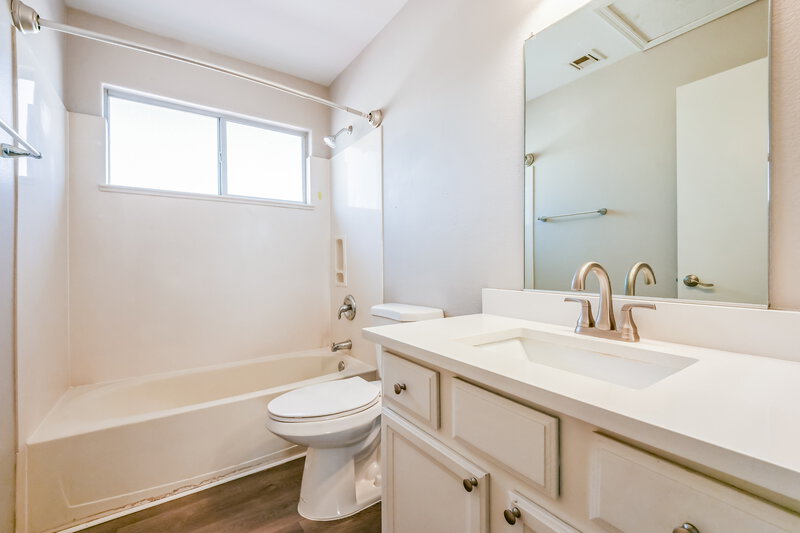 2,655/Mo, 1036 W Olive Ave Gilbert, AZ 85233 Bathroom View