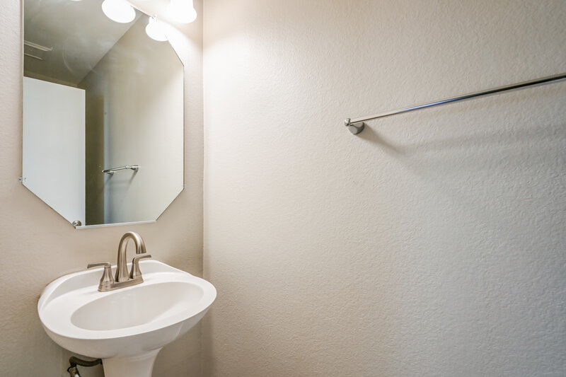 2,655/Mo, 1036 W Olive Ave Gilbert, AZ 85233 Bathroom View 2