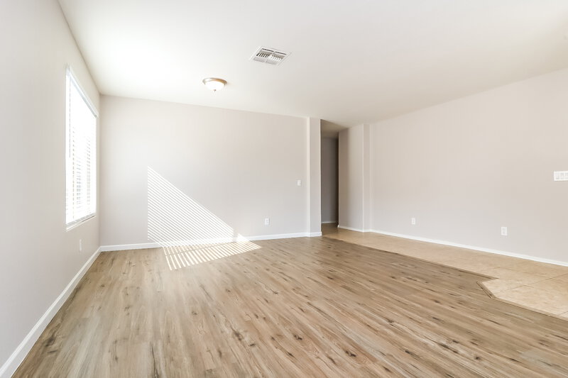 2,390/Mo, 2112 W Burgess Ln Phoenix, AZ 85041 Living Room View 2