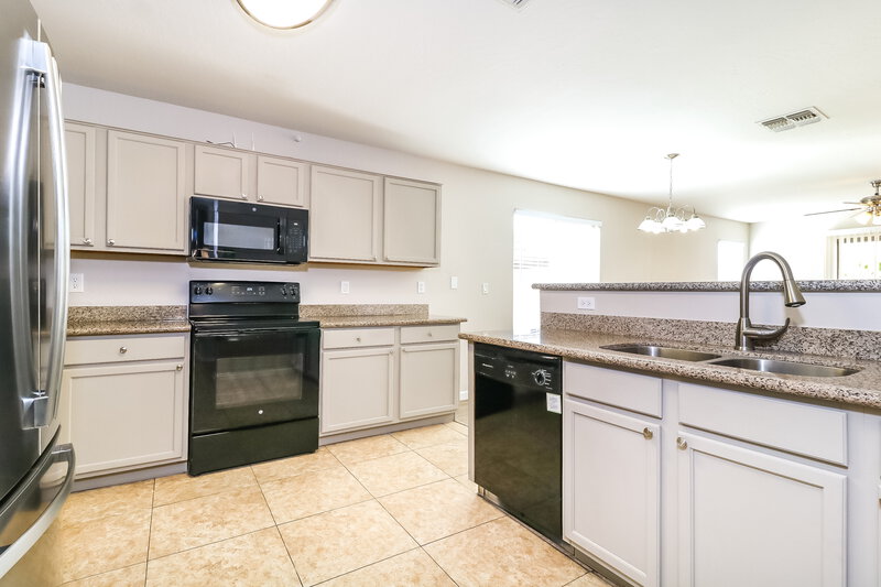 2,390/Mo, 2112 W Burgess Ln Phoenix, AZ 85041 Kitchen View