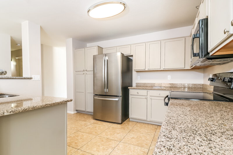 2,390/Mo, 2112 W Burgess Ln Phoenix, AZ 85041 Kitchen View 2