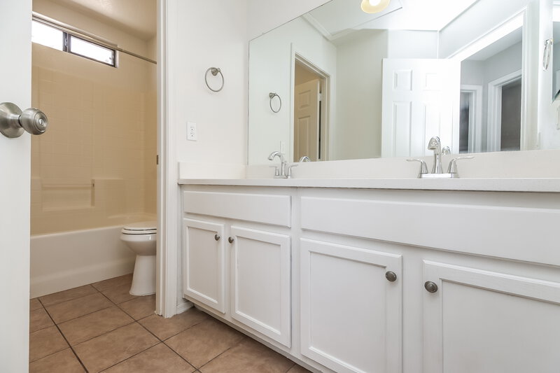 2,185/Mo, 6730 E Preston St Unit 10 Mesa, AZ 85215 Bathroom View
