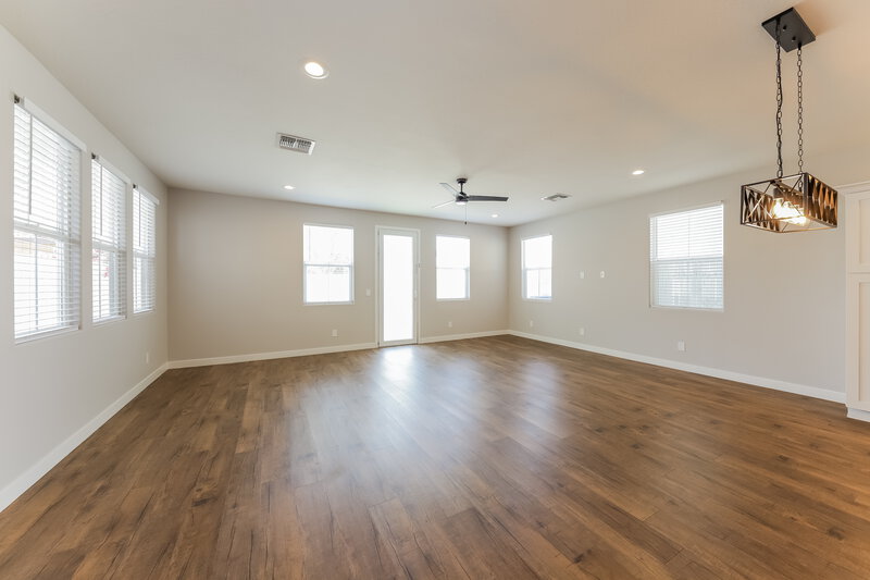 2,520/Mo, 3218 W Glendale Ave Unit 4 Phoenix, AZ 85051 Living Room View