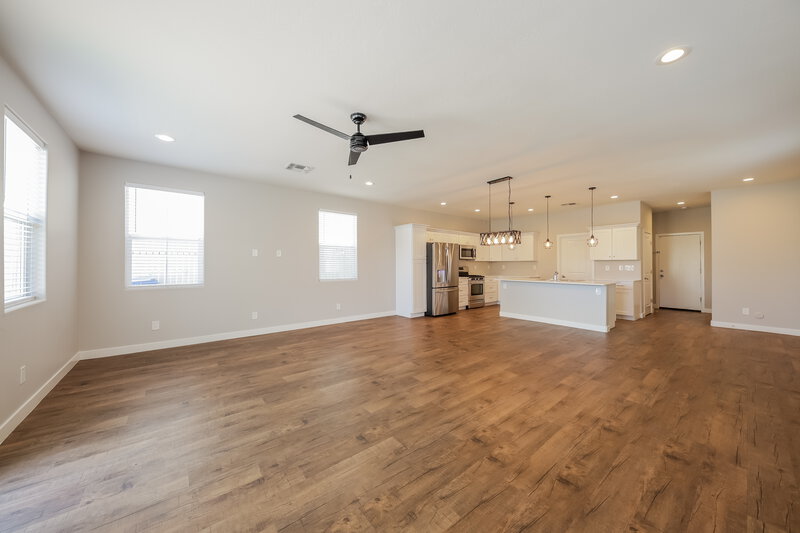 2,520/Mo, 3218 W Glendale Ave Unit 4 Phoenix, AZ 85051 Living Room View 2