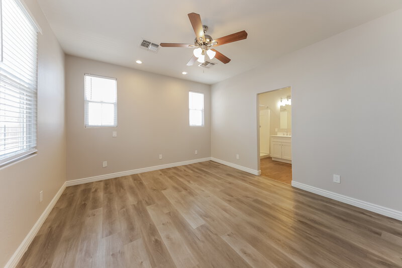 2,520/Mo, 3218 W Glendale Ave Unit 4 Phoenix, AZ 85051 Main Bedroom View