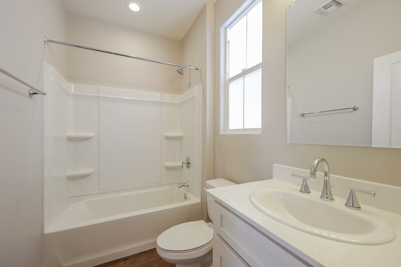 2,520/Mo, 3218 W Glendale Ave Unit 4 Phoenix, AZ 85051 Bathroom View 2