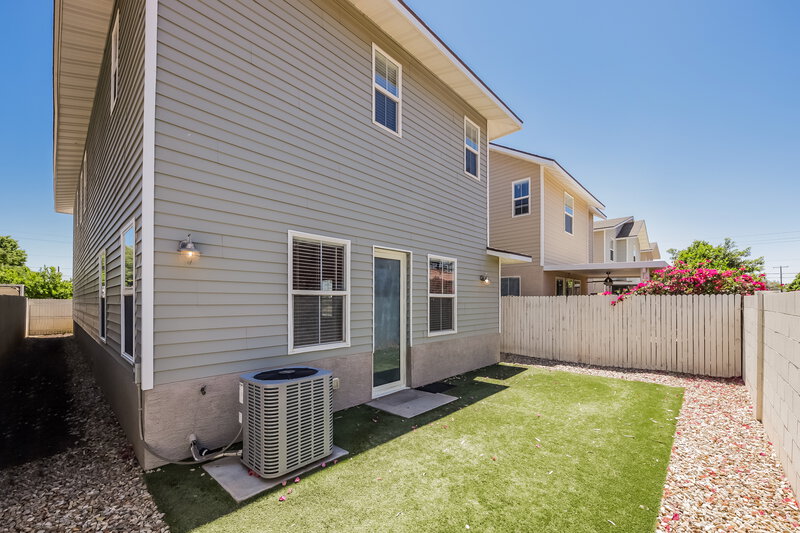 2,520/Mo, 3218 W Glendale Ave Unit 4 Phoenix, AZ 85051 Rear View