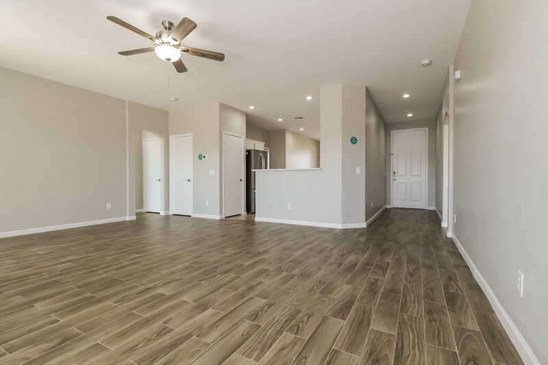 2,130/Mo, 709 E Whyman Ave Avondale, AZ 85323 Living Room View