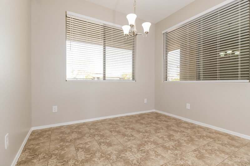 2,130/Mo, 709 E Whyman Ave Avondale, AZ 85323 Dining Room View