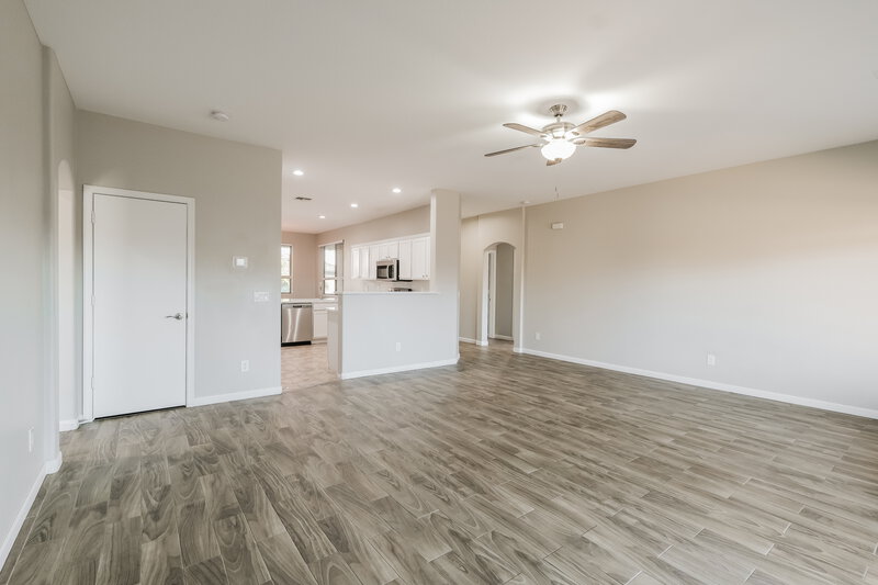 2,015/Mo, 709 E Whyman Ave Avondale, AZ 85323 Living Room View 3