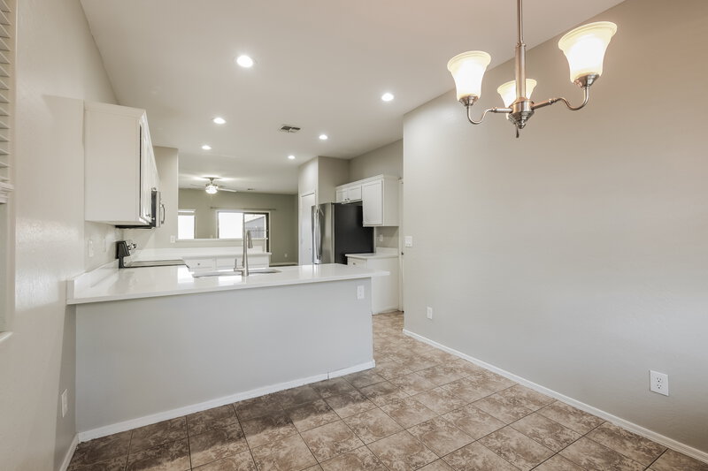 2,015/Mo, 709 E Whyman Ave Avondale, AZ 85323 Dining Room View