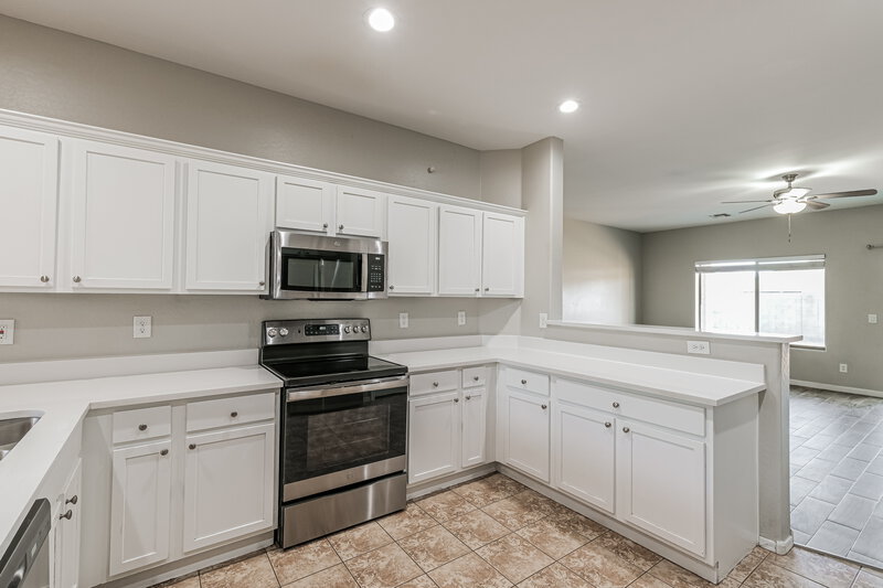 2,015/Mo, 709 E Whyman Ave Avondale, AZ 85323 Kitchen View
