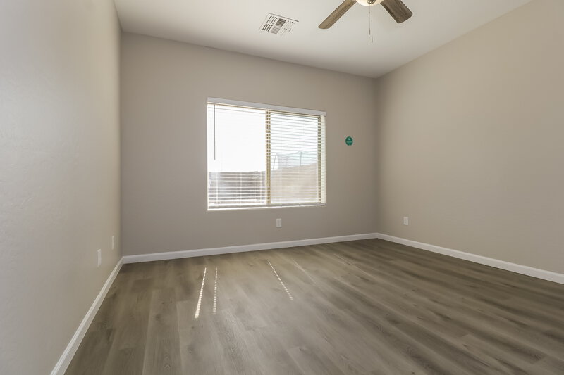 2,130/Mo, 709 E Whyman Ave Avondale, AZ 85323 Main Bedroom View