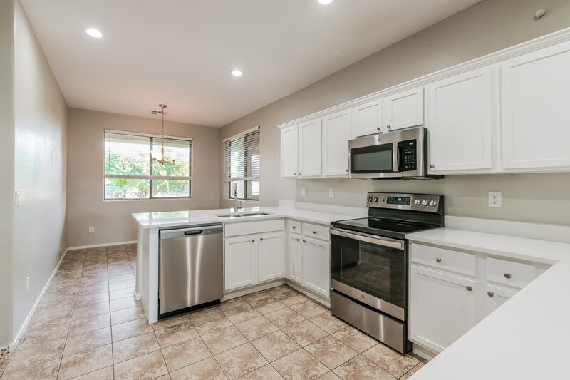 2,015/Mo, 709 E Whyman Ave Avondale, AZ 85323 Kitchen View 3