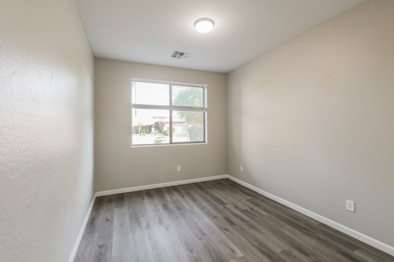 2,015/Mo, 709 E Whyman Ave Avondale, AZ 85323 Bedroom View 2