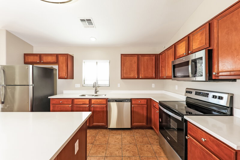 2,075/Mo, 12530 W Willow Ave El Mirage, AZ 85335 Kitchen View 2