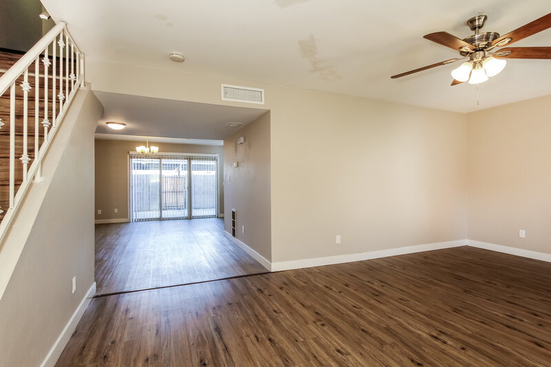 1,660/Mo, 4325 W Solano Dr N Glendale, AZ 85301 Living Room View