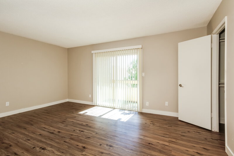 1,660/Mo, 4325 W Solano Dr N Glendale, AZ 85301 Main Bedroom View