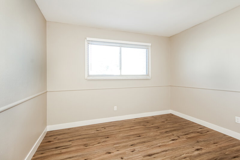 1,660/Mo, 4325 W Solano Dr N Glendale, AZ 85301 Bedroom View