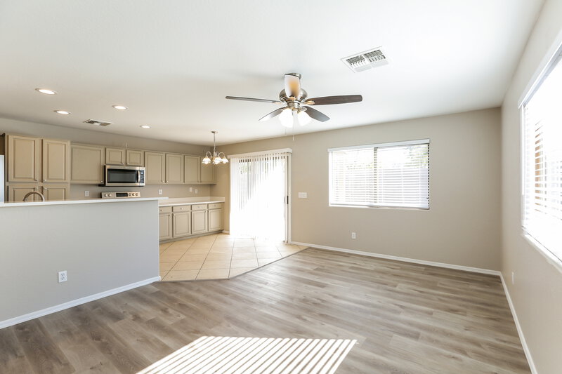 2,065/Mo, 3731 W Darrow St Phoenix, AZ 85041 Living Room View