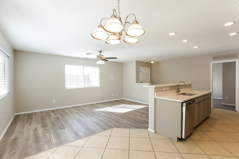 2,065/Mo, 3731 W Darrow St Phoenix, AZ 85041 Dining Room View 2